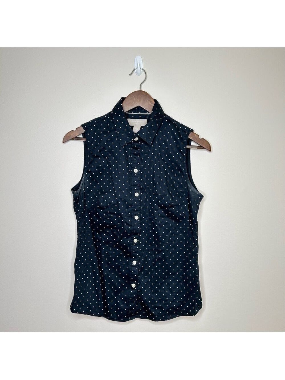 Banana Republic Black Polka Dot Non Iron Sleeveless Button Down Blouse Size 8